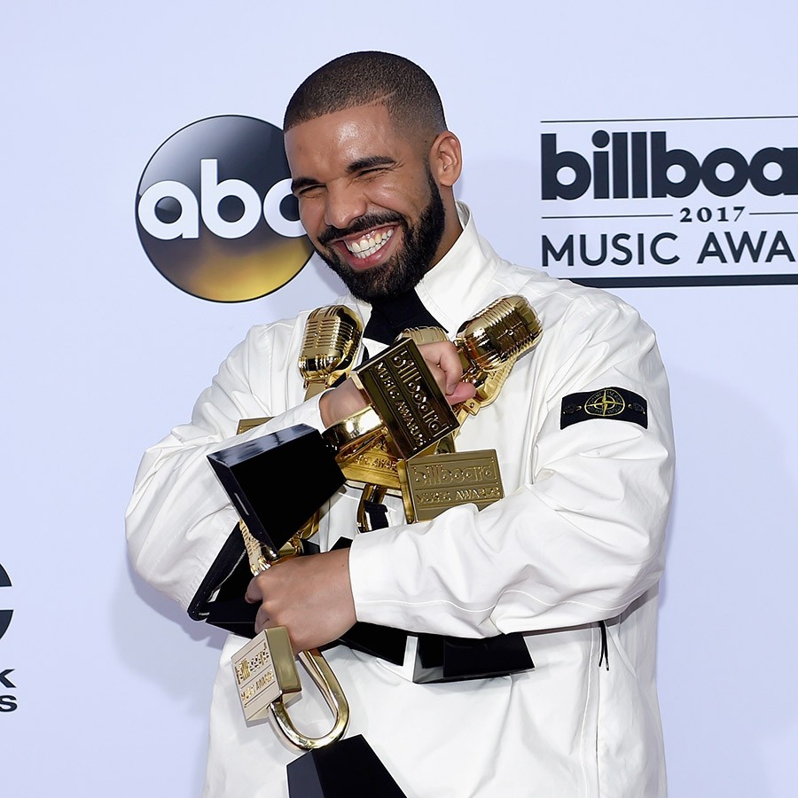 Самый богатый музыкант. Дрейк с наградой Grammy. Drake 2017.